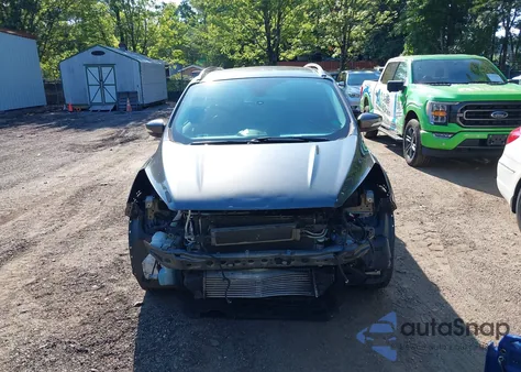 2017 Ford Escape Titanium z USA, uszkodzony, nr VIN 1FMCU0J97HUC92616